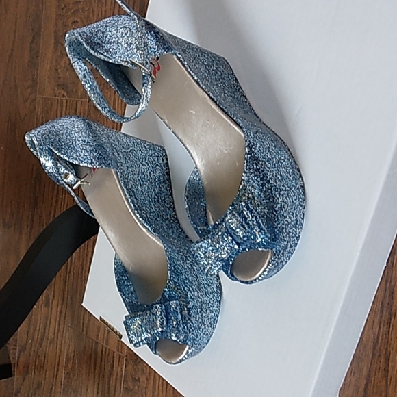 CR COLLECTION Shoes - ❗SALE❗Platform blue glitter heels size 7 1/2